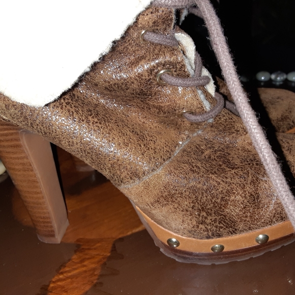 ANKLE HEEL BOOTS BY MICHEAL KORS - Picture 3 of 4